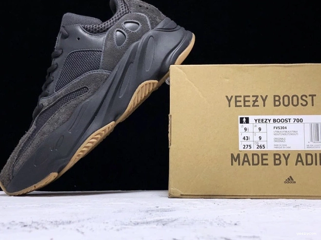 Utility 700 Black Boost Yeezy Adidas FV5304 0809